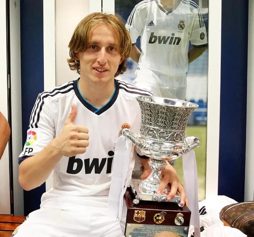 里夫斯14分7助攻＆艾顿10分，湖人半场轰出67分