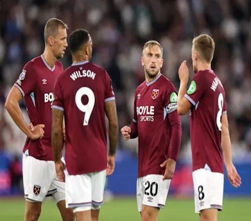 （体育·国际足球）不做小动作 巴西队主教练训练时不让球员戴护腿板