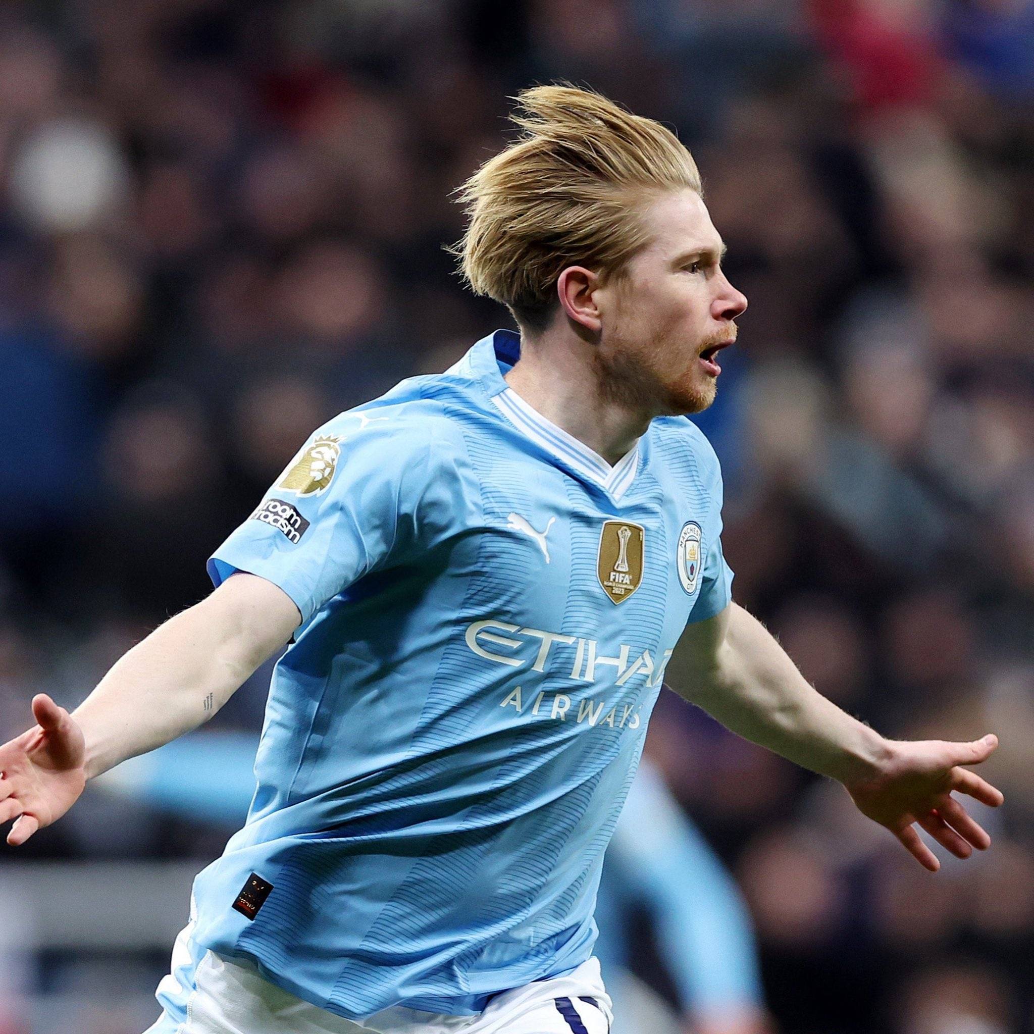 欧文突破防守送出关键助攻